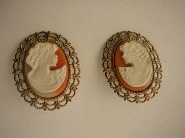 Vintage, Beautiful Lady Cameo Earrings