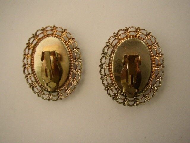 Vintage, Beautiful Lady Cameo Earrings