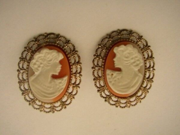 Vintage, Beautiful Lady Cameo Earrings