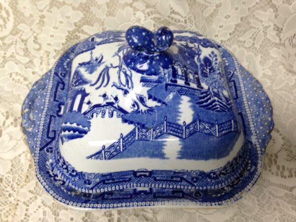 Antique, Ridgway, England, Blue Willow Covered Bowl-Soup Tureen 10.5inW x 6.5inT