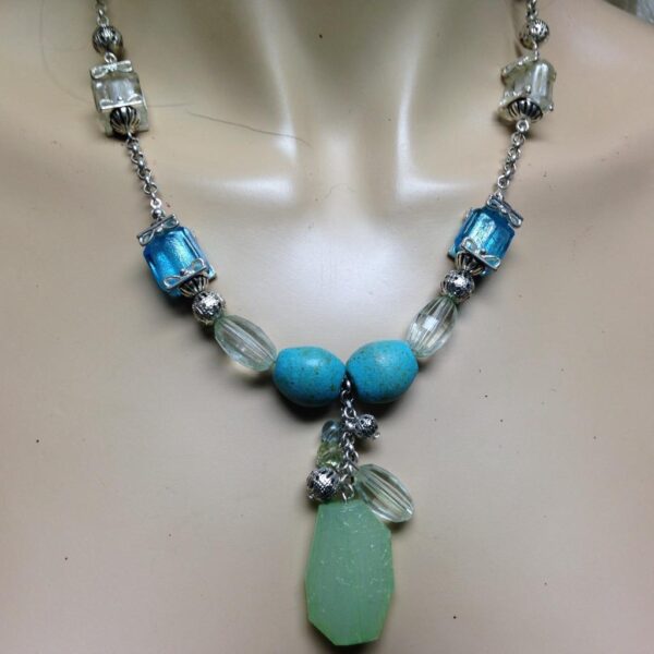 Vintage, Avon, Synthetic Jade, Turquoise and Glass Beads 18in Necklace