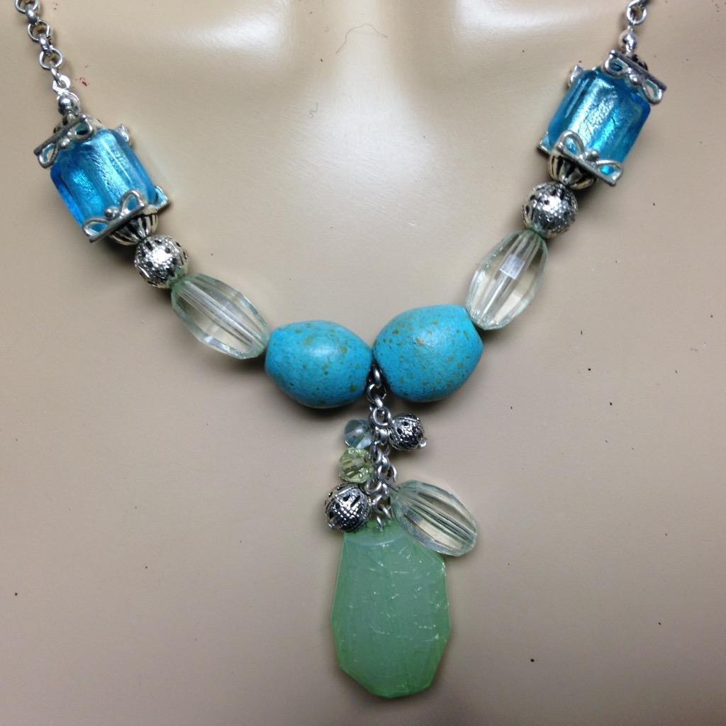 Vintage, Avon, Synthetic Jade, Turquoise and Glass Beads 18in Necklace