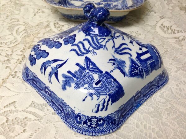 Antique, Ridgway, England, Blue Willow Covered Bowl-Soup Tureen 10.5inW x 6.5inT