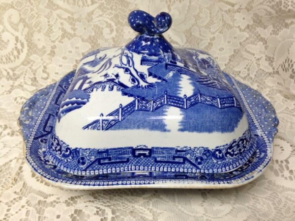 Antique, Ridgway, England, Blue Willow Covered Bowl-Soup Tureen 10.5inW x 6.5inT