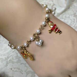 Vintage, Gold Tone Christmas 5-charms 5.5in Pearl Beaded Bracelet