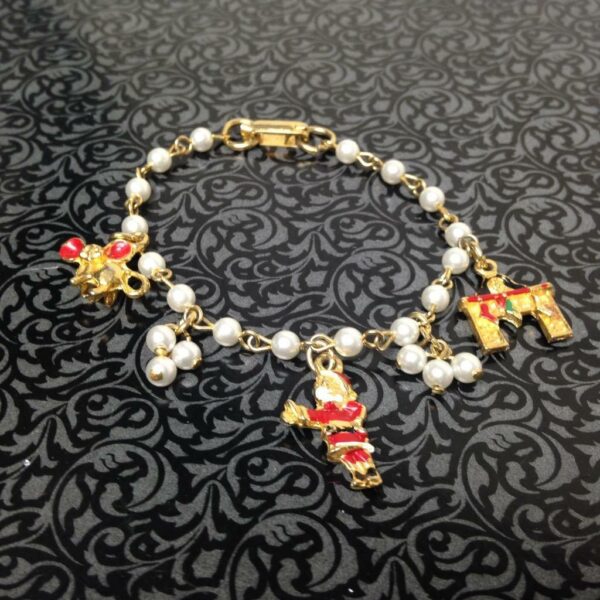 Vintage, Gold Tone Christmas 5-charms 5.5in Pearl Beaded Bracelet