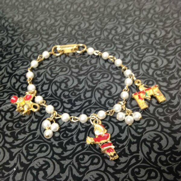 Vintage, Gold Tone Christmas 5-charms 5.5in Pearl Beaded Bracelet