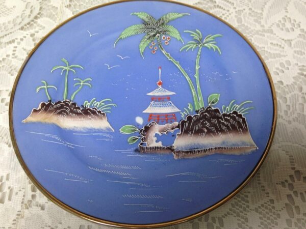 1920s, Moriyama-Morimura, Japan, Variant Gaudy Blue Willow 7.5in Snack Plate