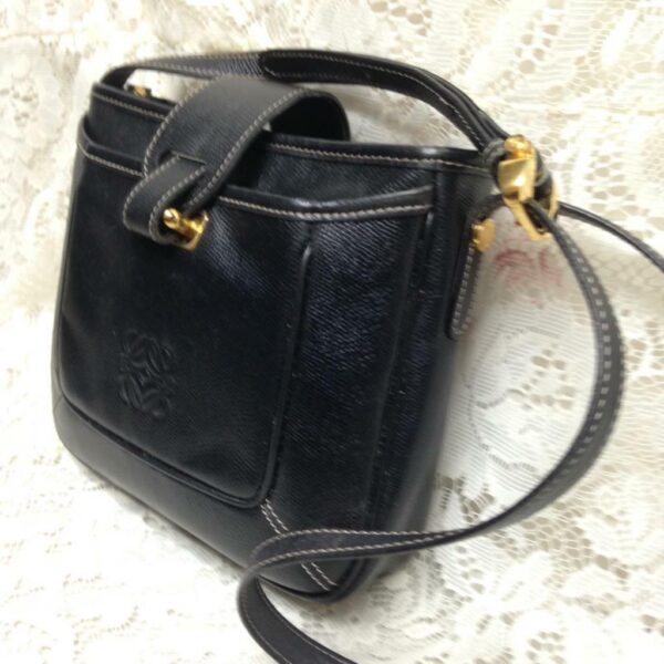 Authentic Loewe, Spain Black Genuine Leather Shoulder-Crossbody 9in x 8in x 2in