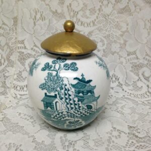 Vintage, Rare, Mason's England, 6in T x 4.5in D Green- Blue Willow Tea Jar