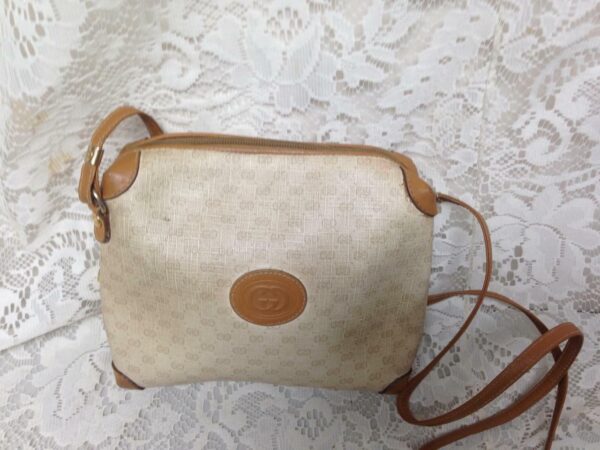 Vintage Gucci Italy Beige Mono-Brown Leather Trim Cross Body 9in x 6.5in x 3in