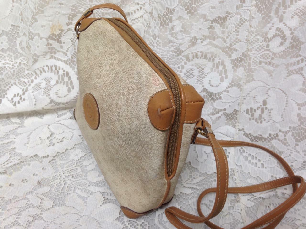 Vintage Gucci Italy Beige Mono-Brown Leather Trim Cross Body 9in x 6.5in x 3in