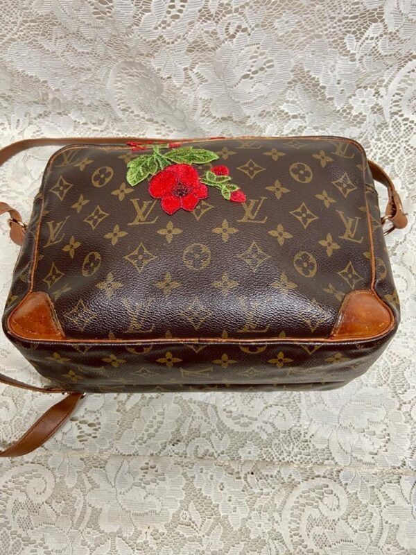 Authentic Louis Vuitton Brown Mono Amazon-Nile Crossbody 11inx8inx4.5in (TH8911)