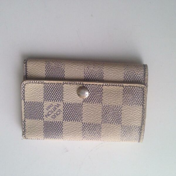 Authentic, Louis Vuitton, Damier Azuzr 6-Hooks Key Case 4.5in x 3in (CT5017)