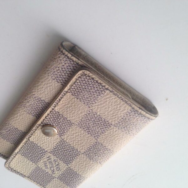 Authentic, Louis Vuitton, Damier Azuzr 6-Hooks Key Case 4.5in x 3in (CT5017)