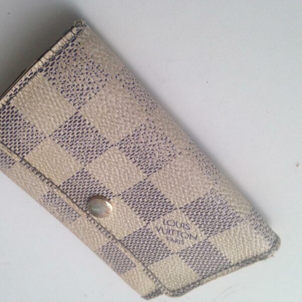 Authentic, Louis Vuitton, Damier Azuzr 6-Hooks Key Case 4.5in x 3in (CT5017)