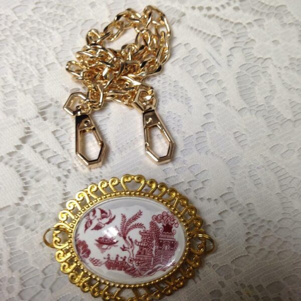 Beautiful, Rare 2.5in x 2in Red Willow Brooch Pendant 16in Gold Tone Necklace