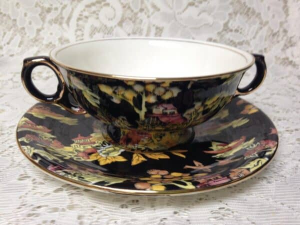 Vintage, Royal Winton, Pekin, Variant Gaudy Blue Willow Bouillon Cup n Saucer