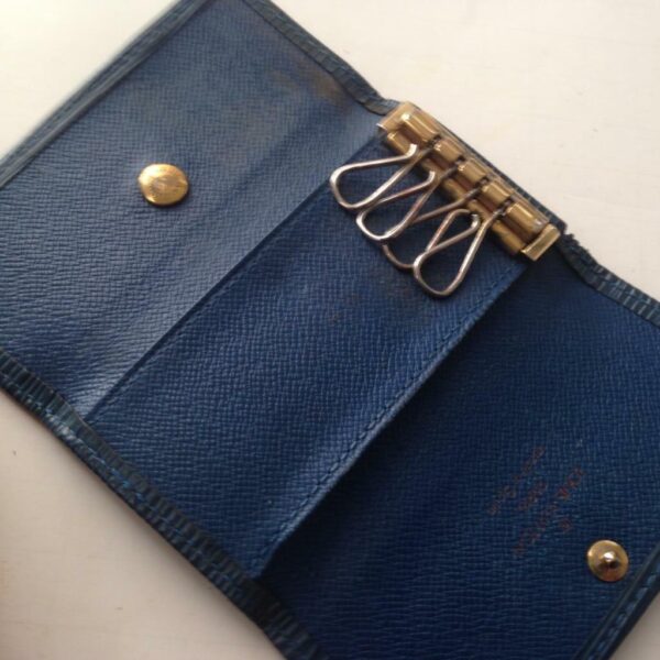 Louis Vuitton, Blue Epi Leather 4-Hooks Key Case 4.25in x 2.5in (CA0010)