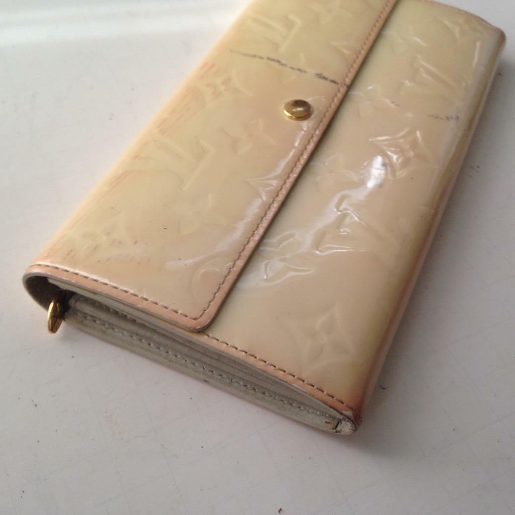 Louis Vuitton Vernis Mono, Cream Bi-fold Long Wallet 7.5in x 4in( TH0098)