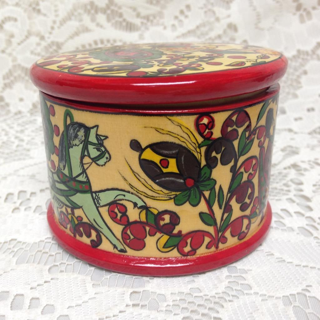 Stunning, Signed Hand painted Russian Jewelry or Trinket Box 2.5in T x 3.5in D