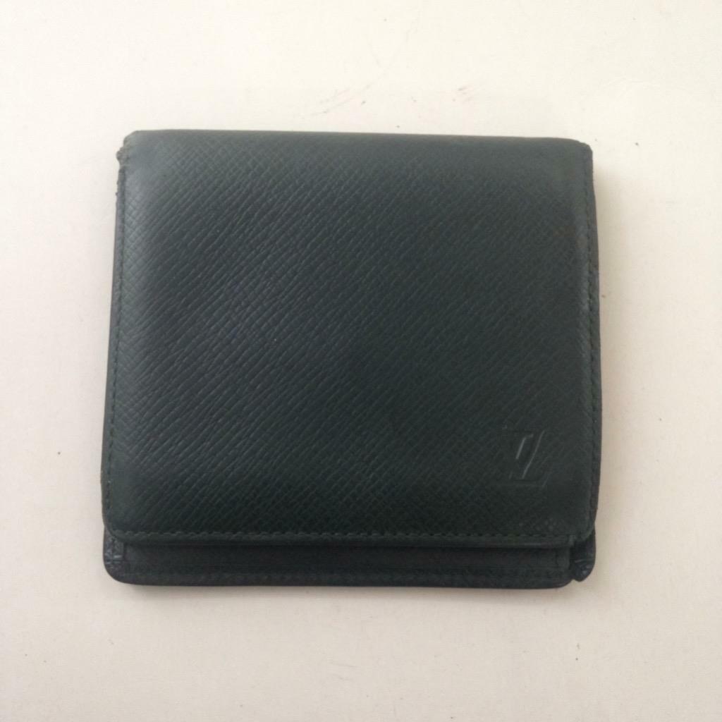 Authentic Louis Vuitton Green Taiga Leather Mens Wallet 4in x 4in (MI0976) (TC05