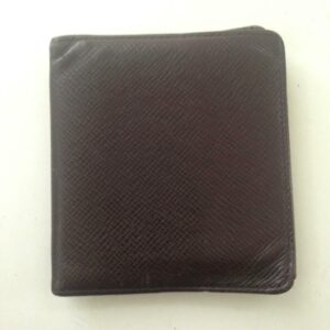 Authentic Louis Vuitton Brown Taiga Leather Mens Wallet 4in x 4in (VI0032)