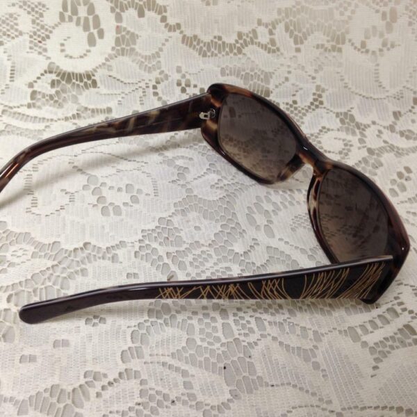 Vera Wang Brown Tortoise Sunglasses with Original Case