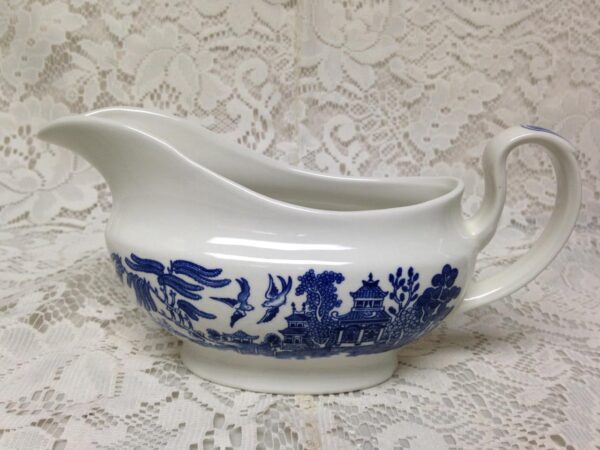 Vintage, Churchill, England, Blue Willow Gravy Boat 8inL x 3in W x 4in H