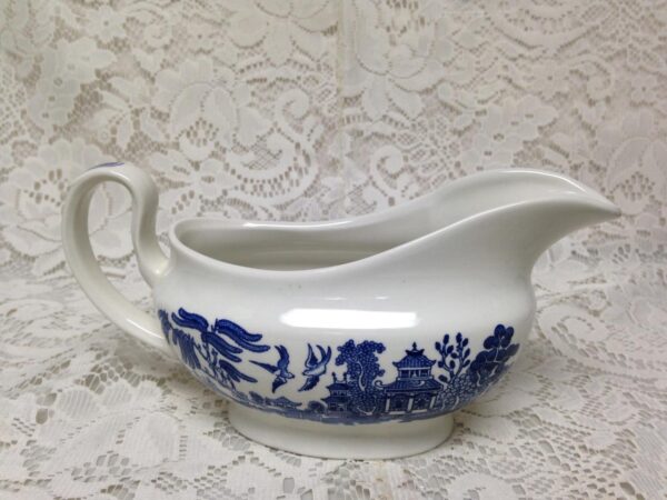 Vintage, Churchill, England, Blue Willow Gravy Boat 8inL x 3in W x 4in H