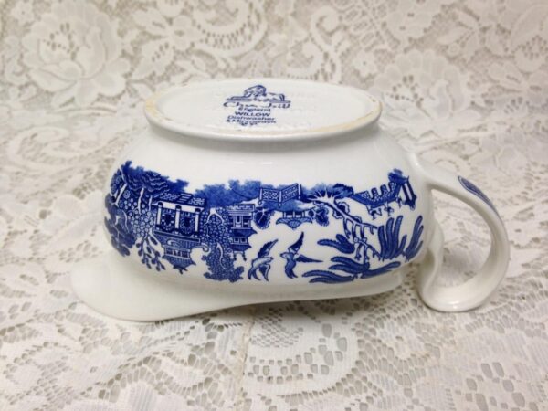 Vintage, Churchill, England, Blue Willow Gravy Boat 8inL x 3in W x 4in H