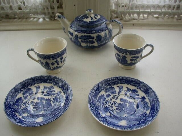 Vintage, 6-pc Blue Willow Demitasse Tea Set