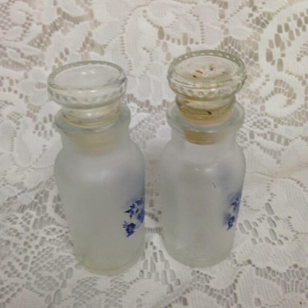 Vintage, 2pc Blue Willow Glass Salt and Pepper Jars (B)