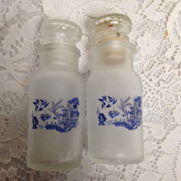 Vintage, 2pc Blue Willow Glass Salt and Pepper Jars (B)