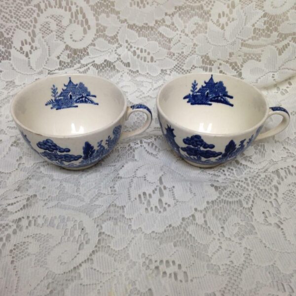 Vintage, England, Blue Willow 4pc Cups and Saucers