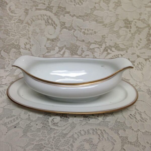 Favorite, Hutschenreuther, Bavaria White-Gold Gravy Boat 9in x 5in x 3in