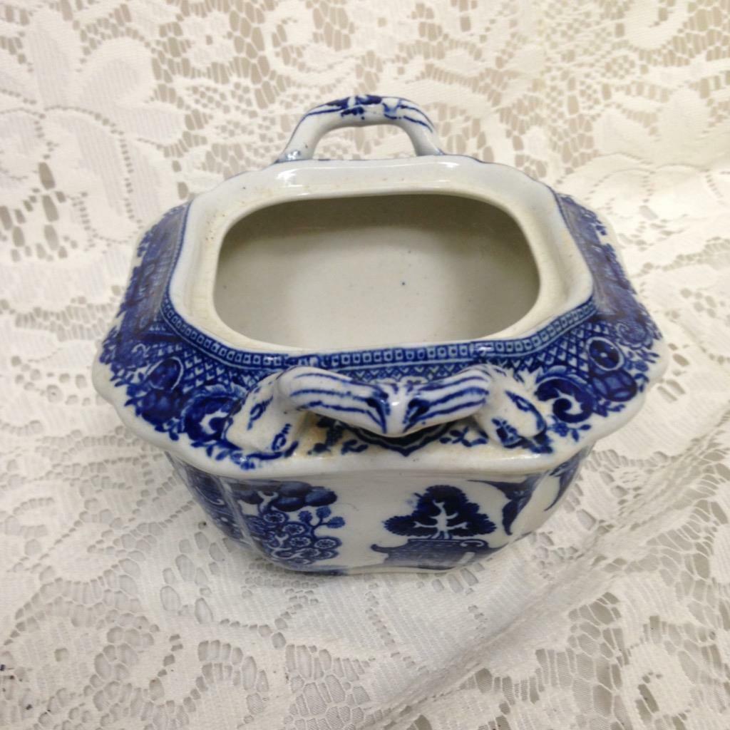 Vintage, Bakewell Bros., England Blue Willow Sugar Bowl 3.5in H x 5.5in Sq