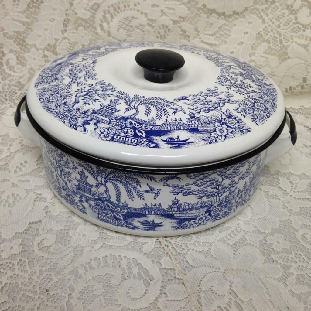 Blue Willow, Enamelware Cookware Large Size Dutch Oven 11inL x 10inD x 5.5inH