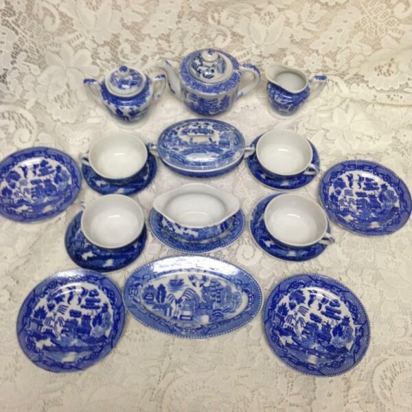 Vintage, Made in Japan Blue Willow 21pc Child’s Tea - Dinner Set w/ Pink Basket