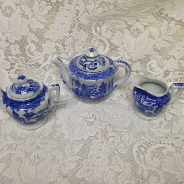 Vintage, Made in Japan Blue Willow 21pc Child’s Tea - Dinner Set w/ Pink Basket