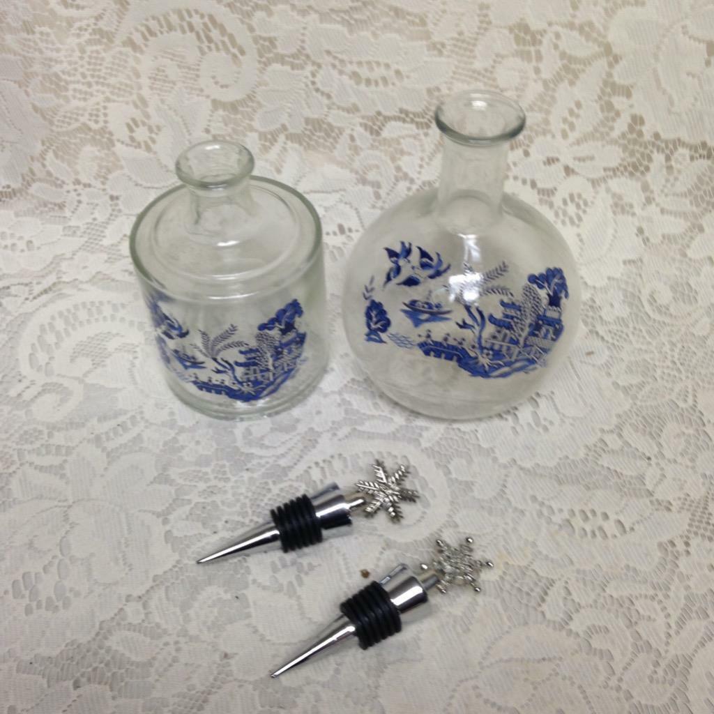 Blue Willow Oil and Vinegar Set 7in x 5in; 8in x 4.5in