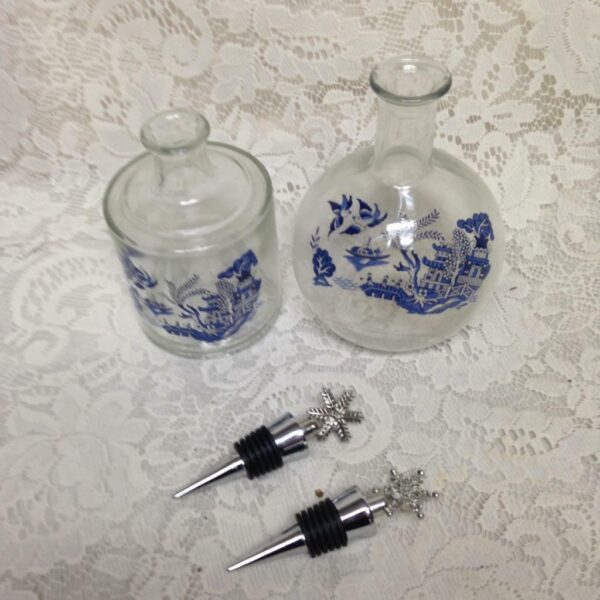 Blue Willow Oil and Vinegar Set 7in x 5in; 8in x 4.5in