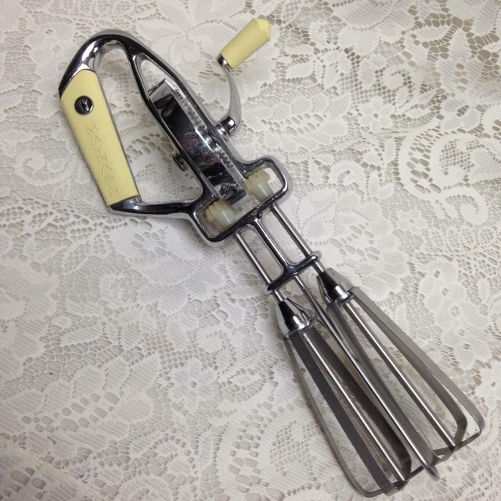 Vintage, Maynard, Yellow Hand Held -Aluminum Egg Beater-Mixer 12.5in x 6in