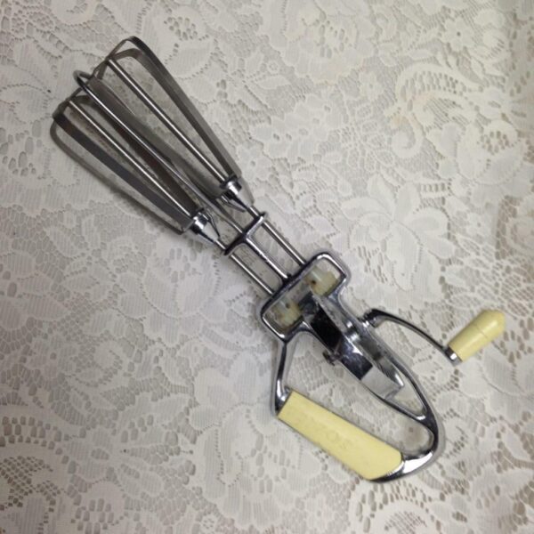 Vintage, Maynard, Yellow Hand Held -Aluminum Egg Beater-Mixer 12.5in x 6in