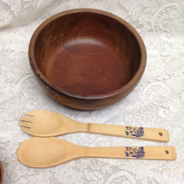 Vintage, 3pc Round Wooden Salad or Pasta Bowl with Blue Willow Utensils