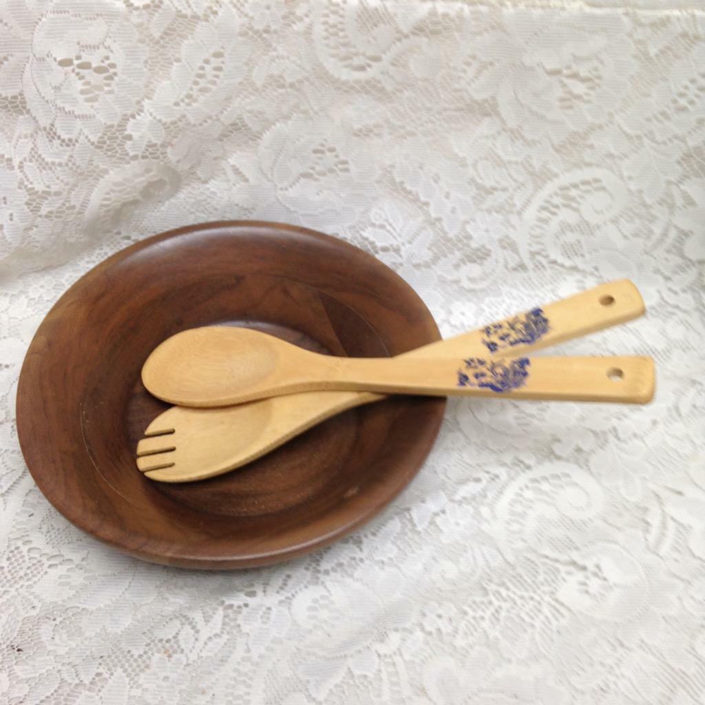 Vintage, 3pc Round Wooden Salad or Pasta Bowl with Blue Willow Utensils