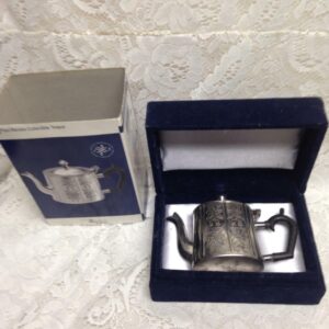 Intl. Silver Paul Revere Collectible Teapot Reproduction C1800 4in x 6in x 2.5in