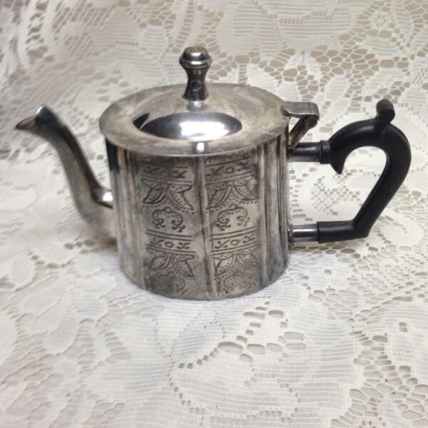 Intl. Silver Paul Revere Collectible Teapot Reproduction C1800 4in x 6in x 2.5in