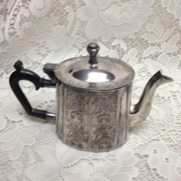 Intl. Silver Paul Revere Collectible Teapot Reproduction C1800 4in x 6in x 2.5in