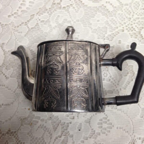 Intl. Silver Paul Revere Collectible Teapot Reproduction C1800 4in x 6in x 2.5in